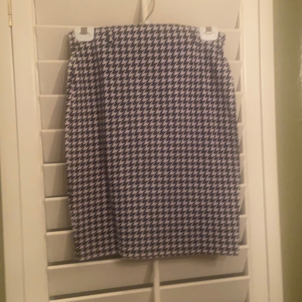 black and white pattern mini skirt